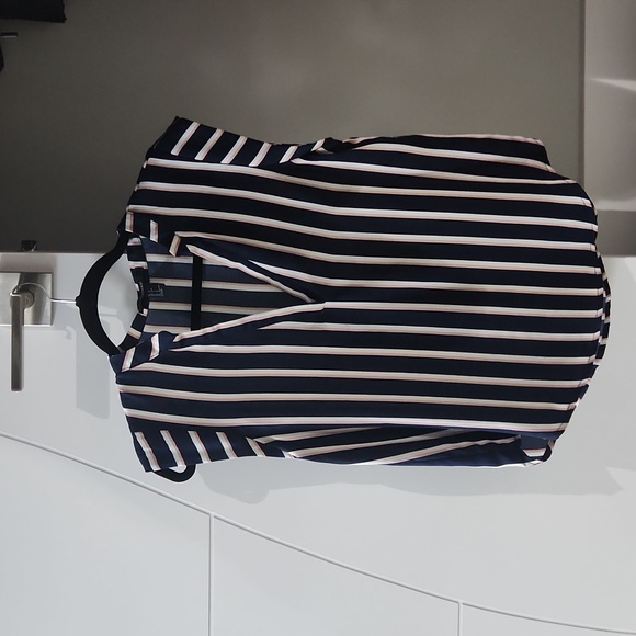 3 for $30 Sleevless blouse - Picture 1 of 3